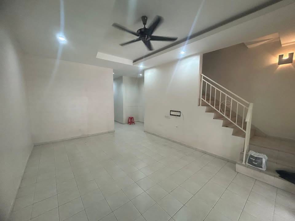 BELOW MARKET VALUE Botani Seri Margosa Double Storey House For Sale - Image 2