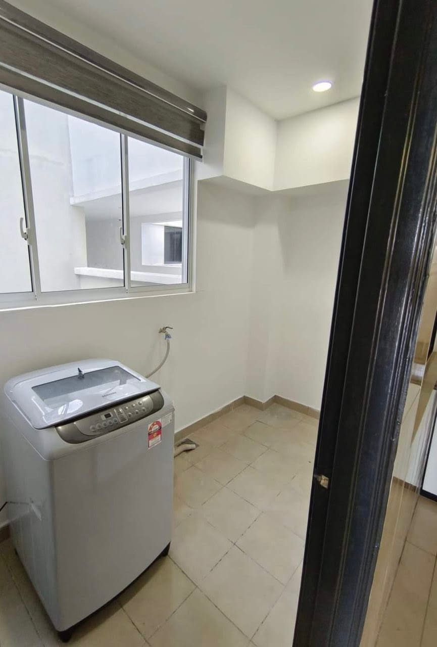 Swimming Pool View Tiger Lane Upper East Condo For Sale - Image 9