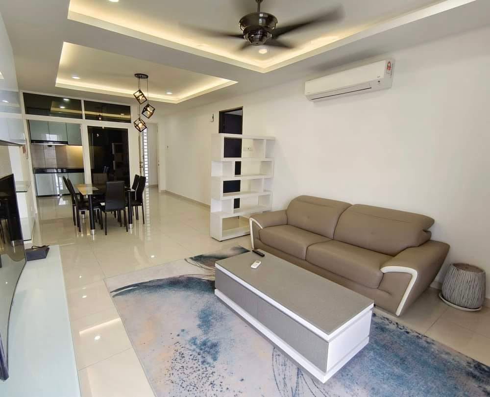 Swimming Pool View Tiger Lane Upper East Condo For Sale - Image 5