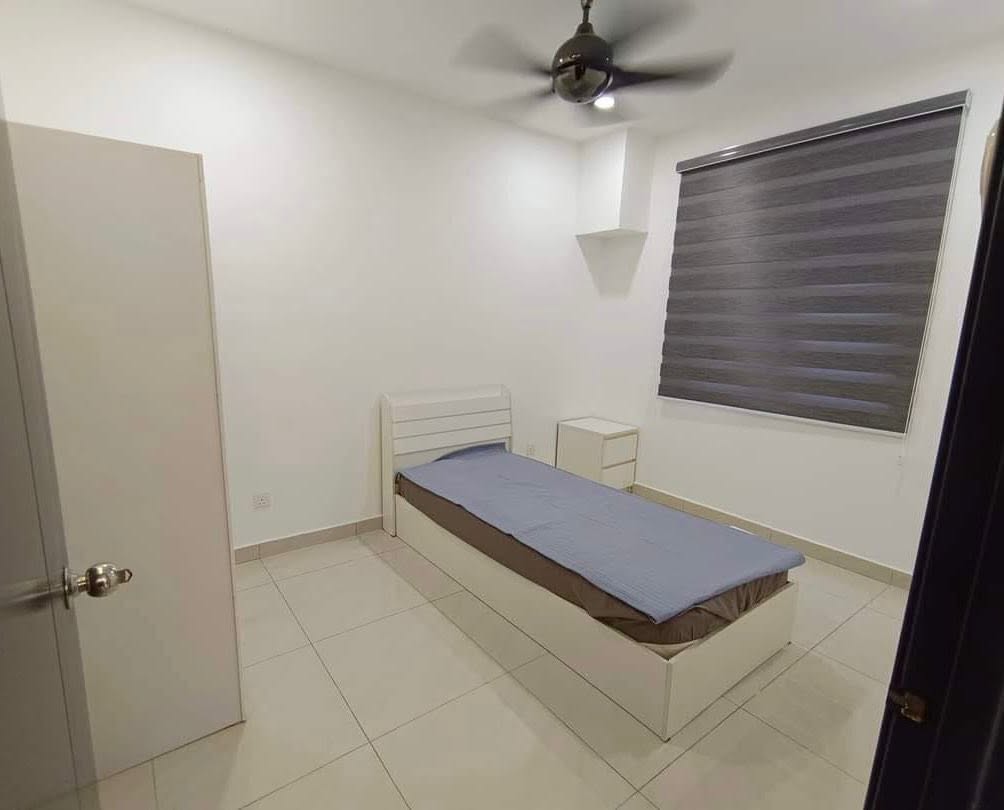 Swimming Pool View Tiger Lane Upper East Condo For Sale - Image 7