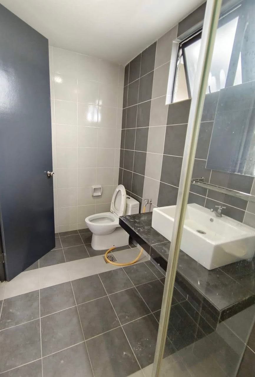 Swimming Pool View Tiger Lane Upper East Condo For Sale - Image 8