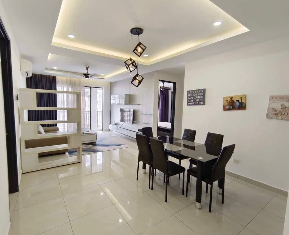 Swimming Pool View Tiger Lane Upper East Condo For Sale - Image 2