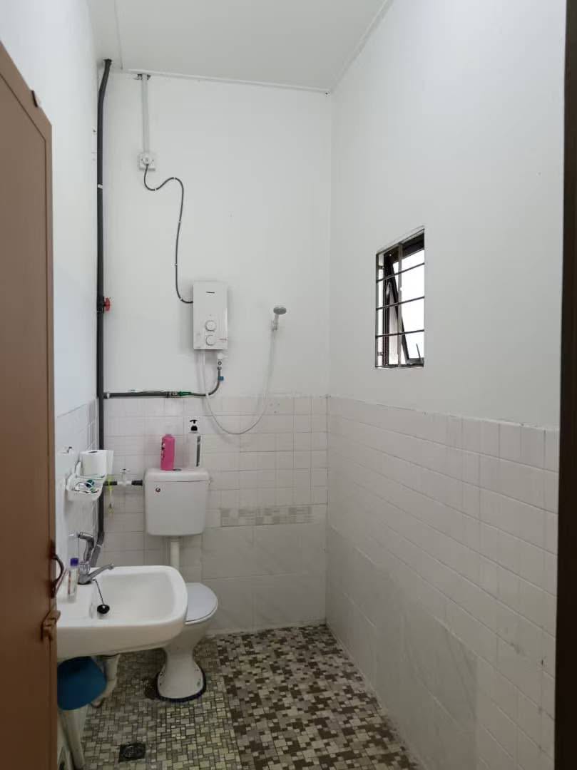 Simee Taman Wah Keong Corner Double Storey House For Sale - Image 12