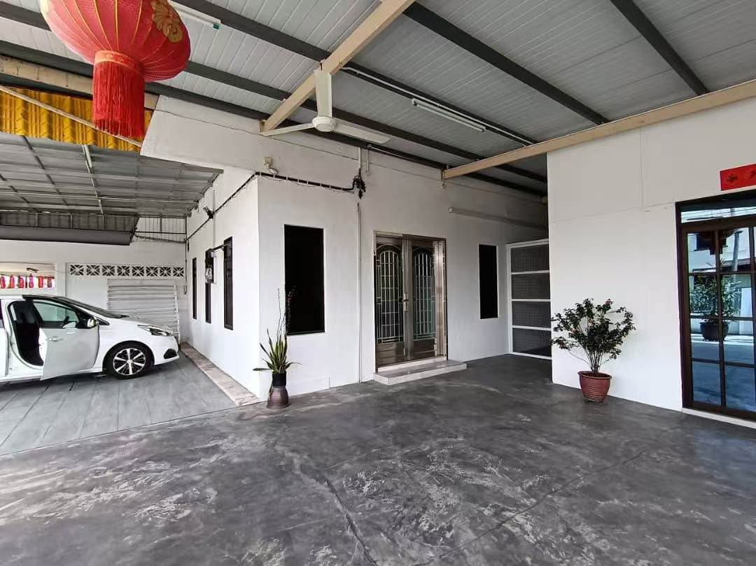 Simee Taman Wah Keong Corner Double Storey House For Sale - Image 3