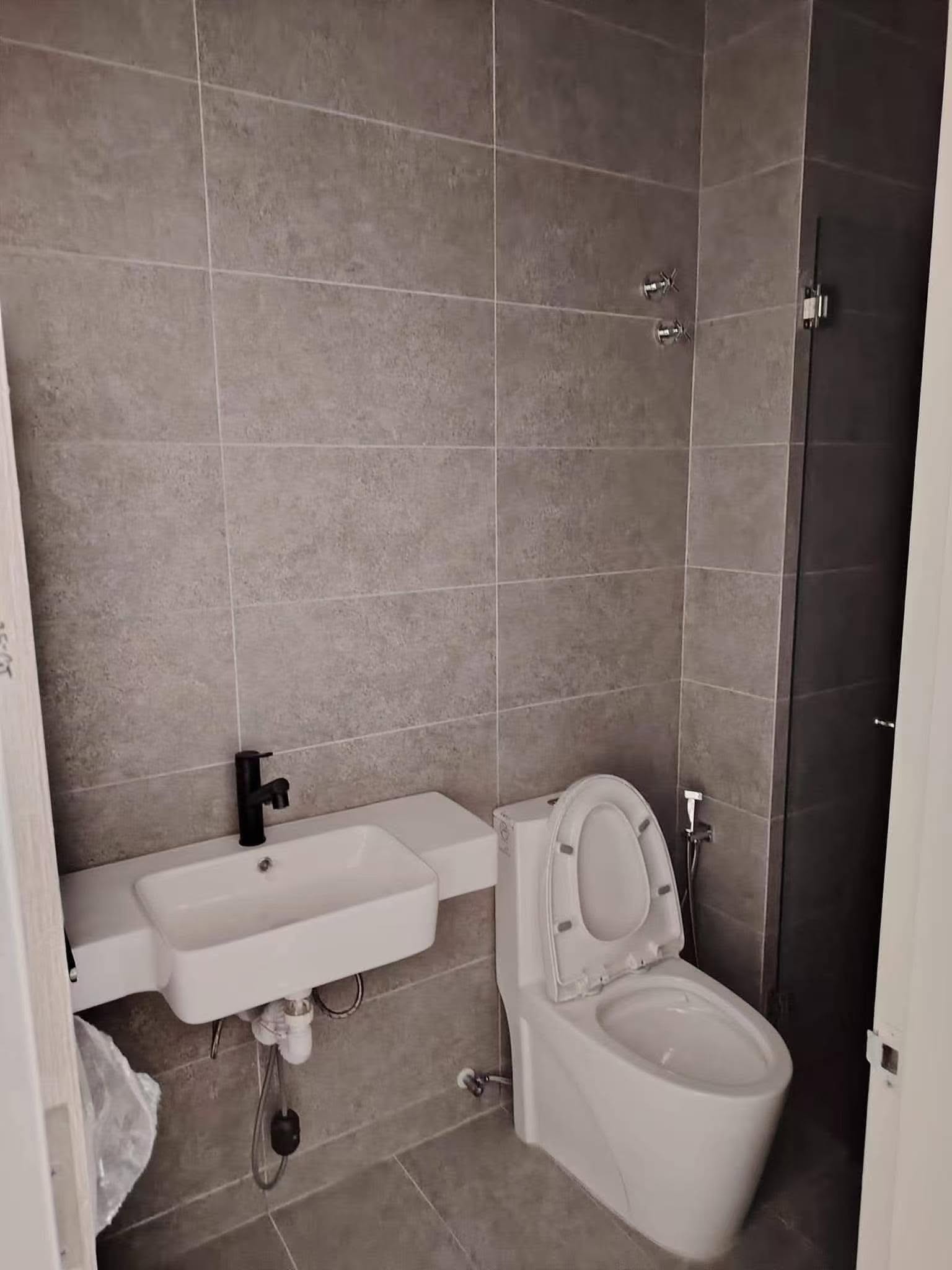 Below Market Price High End Semi D The Grand Thompson Residence  - Image 12
