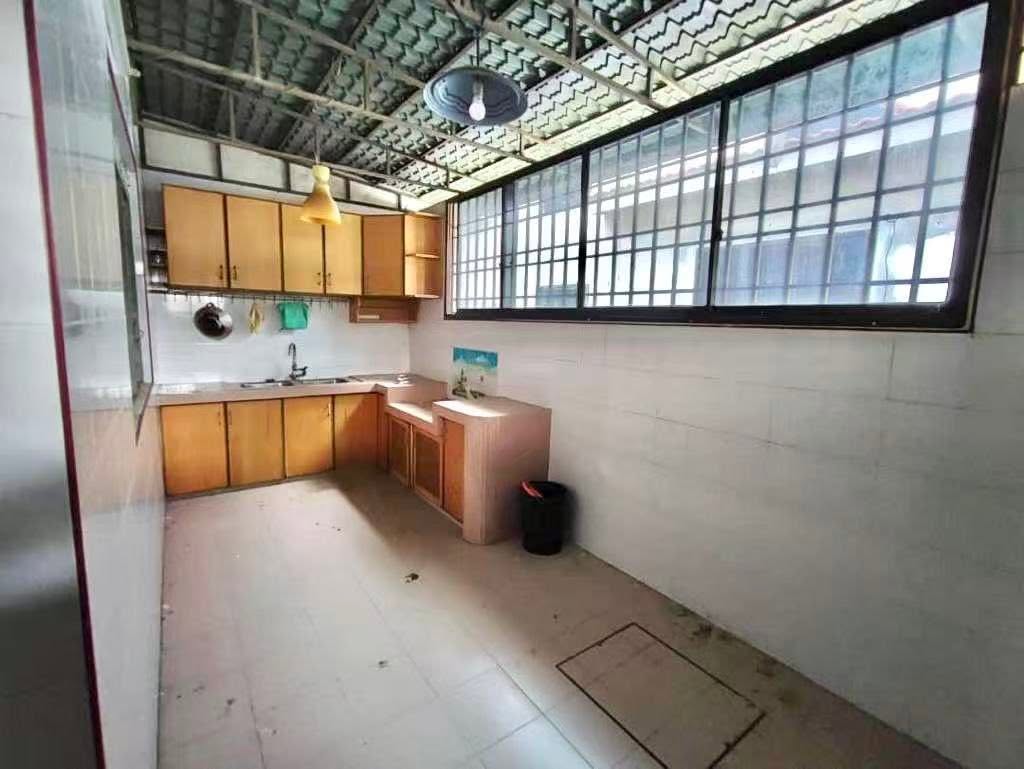 BELOW MARKET VALUE MENGLEMBU TAMAN KLEDANG EMAS 2 STOREY INTERMEDIATE CORNER HOUSE FOR SALE - Image 8