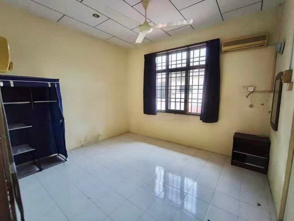 BELOW MARKET VALUE MENGLEMBU TAMAN KLEDANG EMAS 2 STOREY INTERMEDIATE CORNER HOUSE FOR SALE - Image 6
