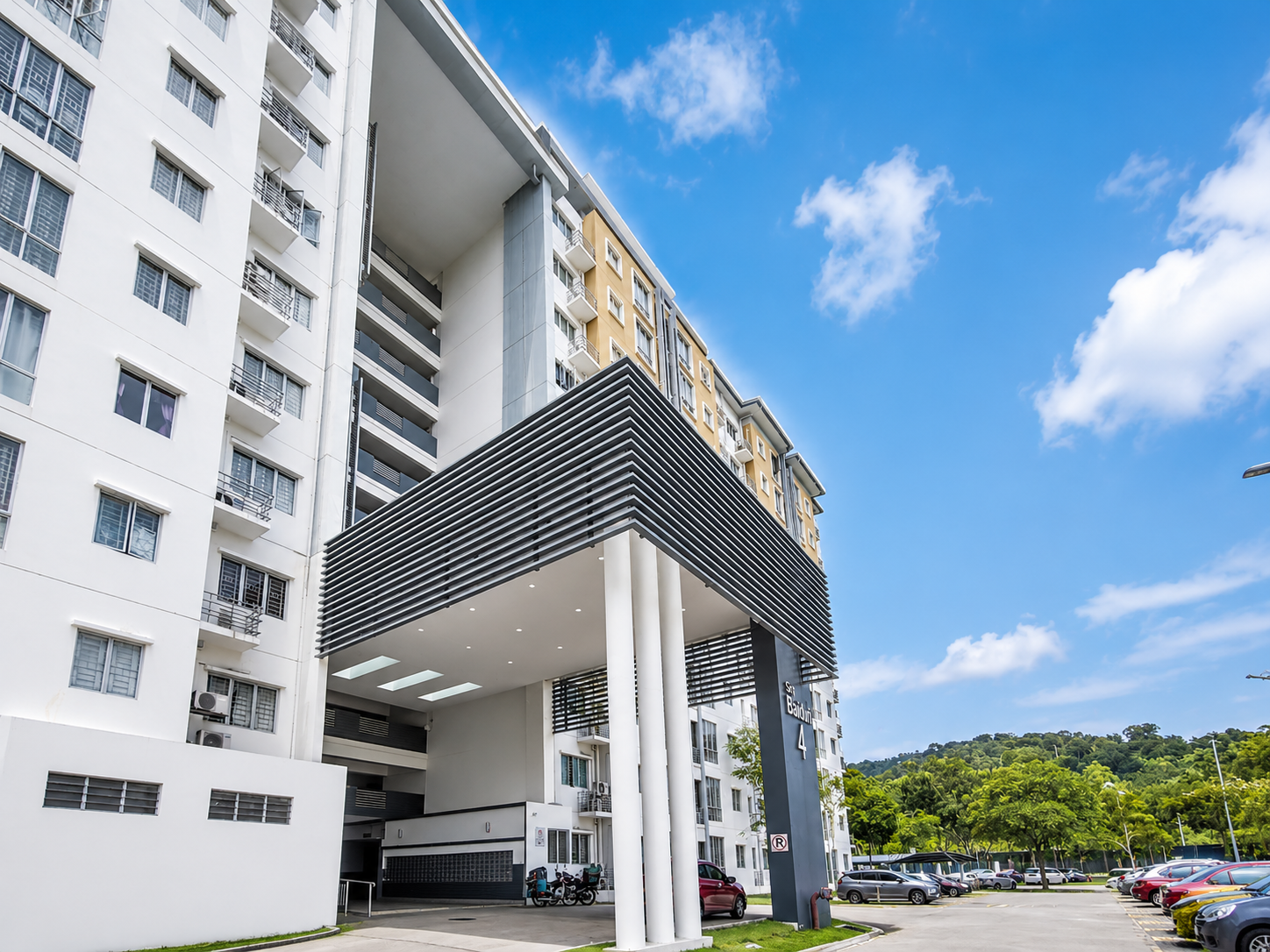 Freehold 3-Bed Condo for Sale in Seri Baiduri, Setia Alam - 920 sqft - Image 2