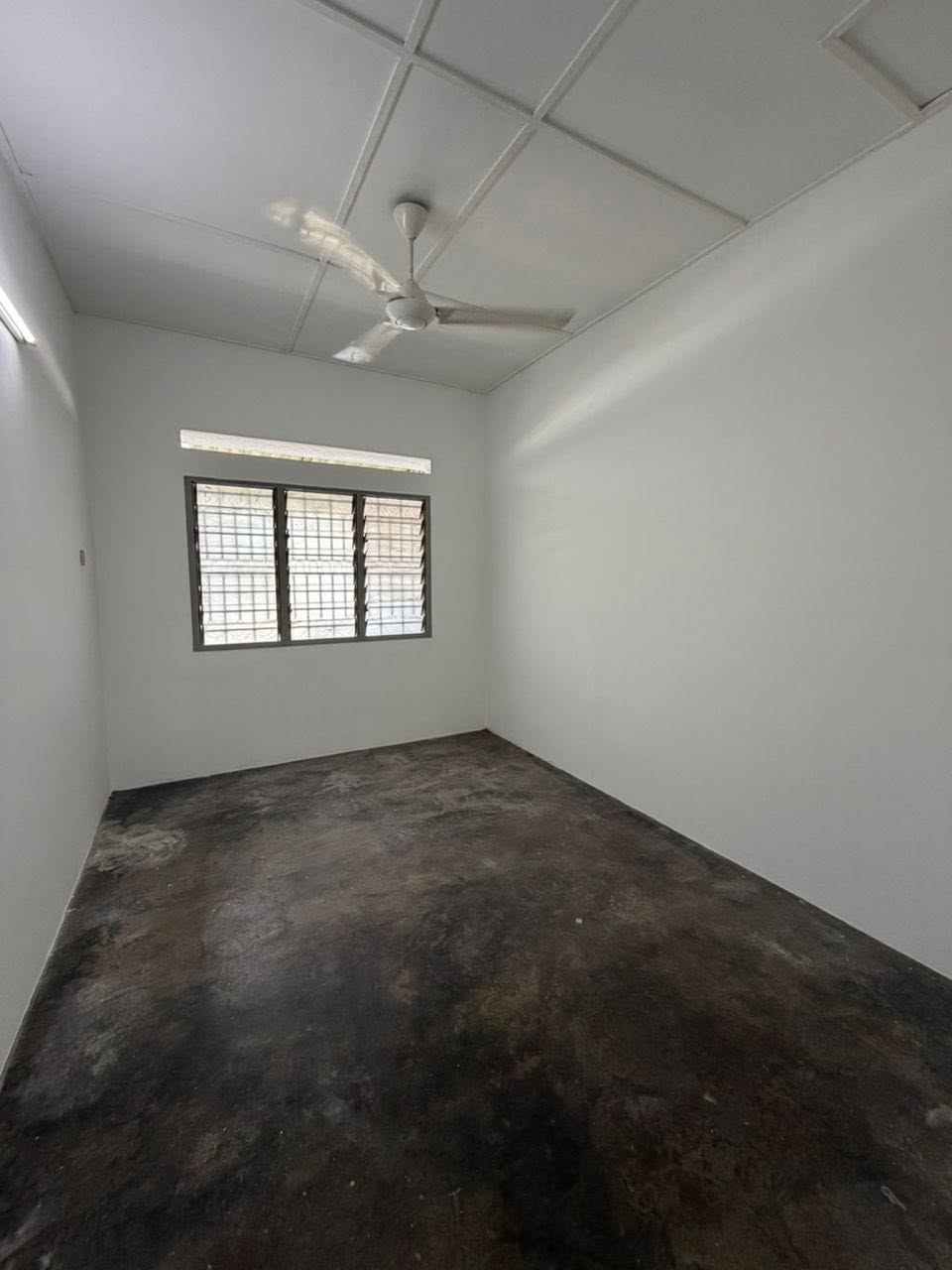 First Garden Single Storey Terrace House For Sale - Image 5