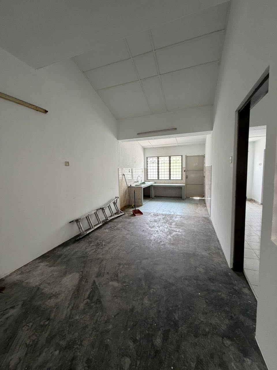 First Garden Single Storey Terrace House For Sale - Image 7