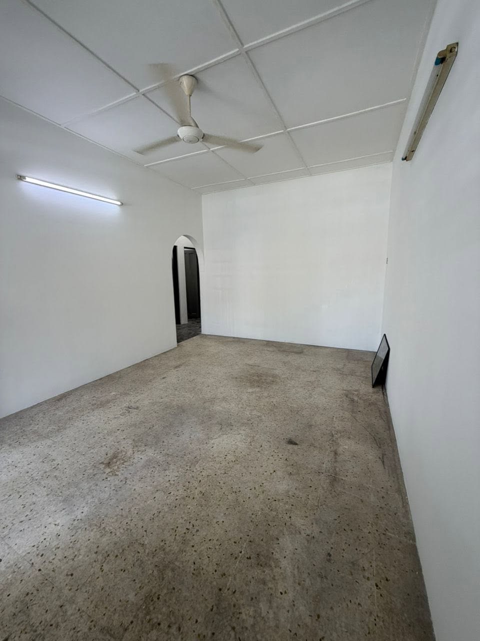 First Garden Single Storey Terrace House For Sale - Image 2