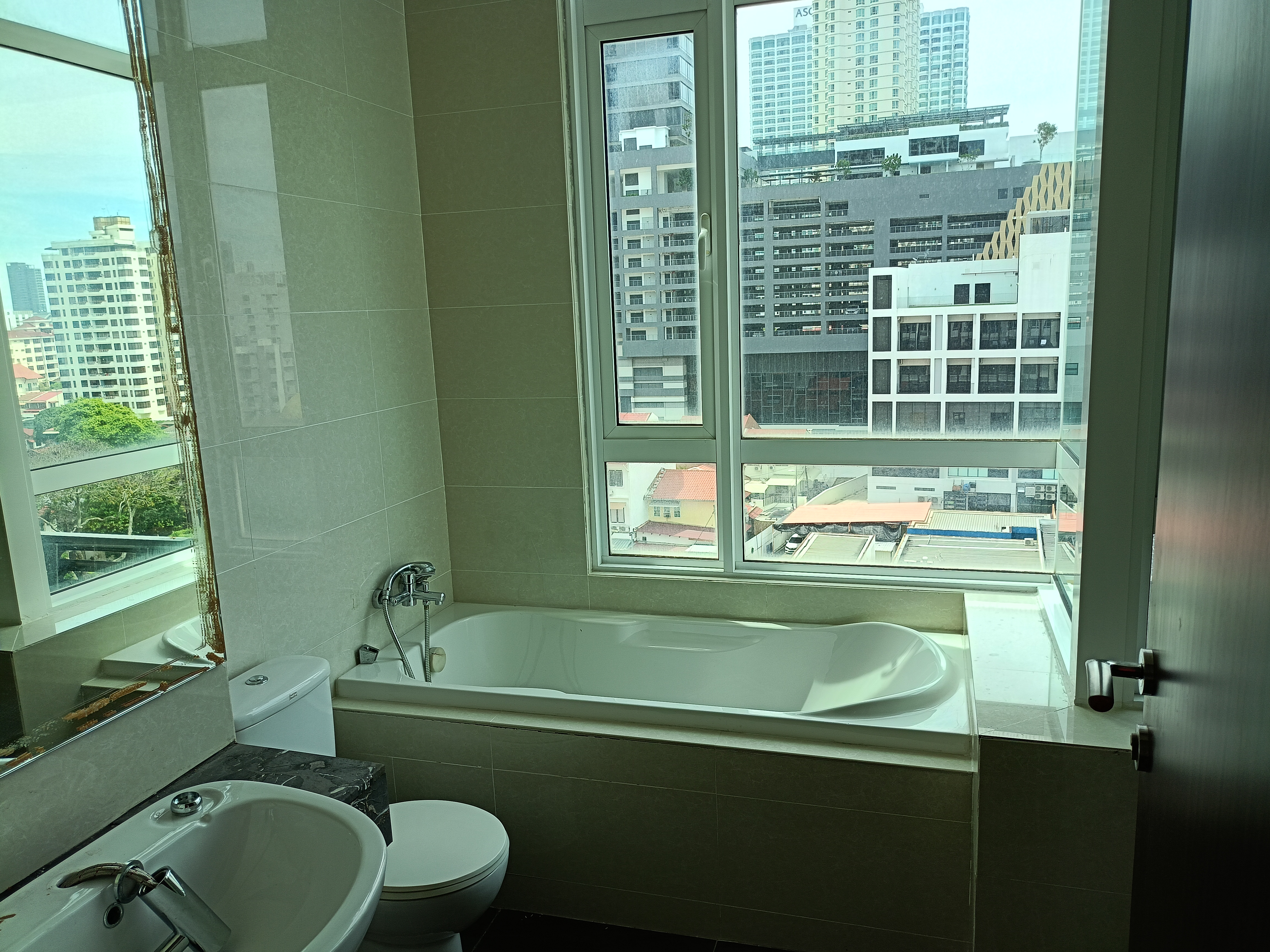 H Residence Luxury Condo with 2 carparks 5000sf morning sun balcony - Image 10