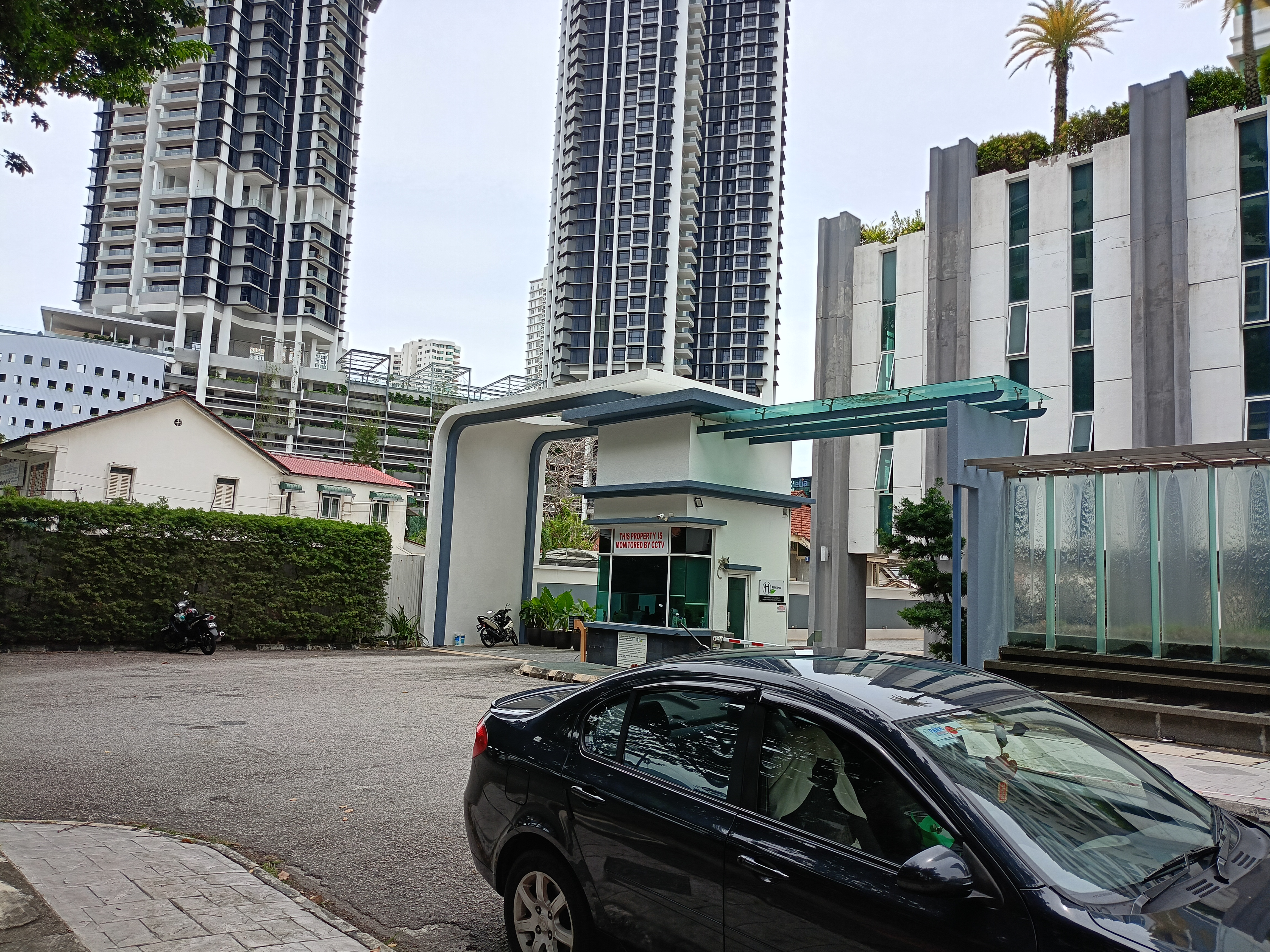 H Residence Luxury Condo with 2 carparks 5000sf morning sun balcony - Image 17