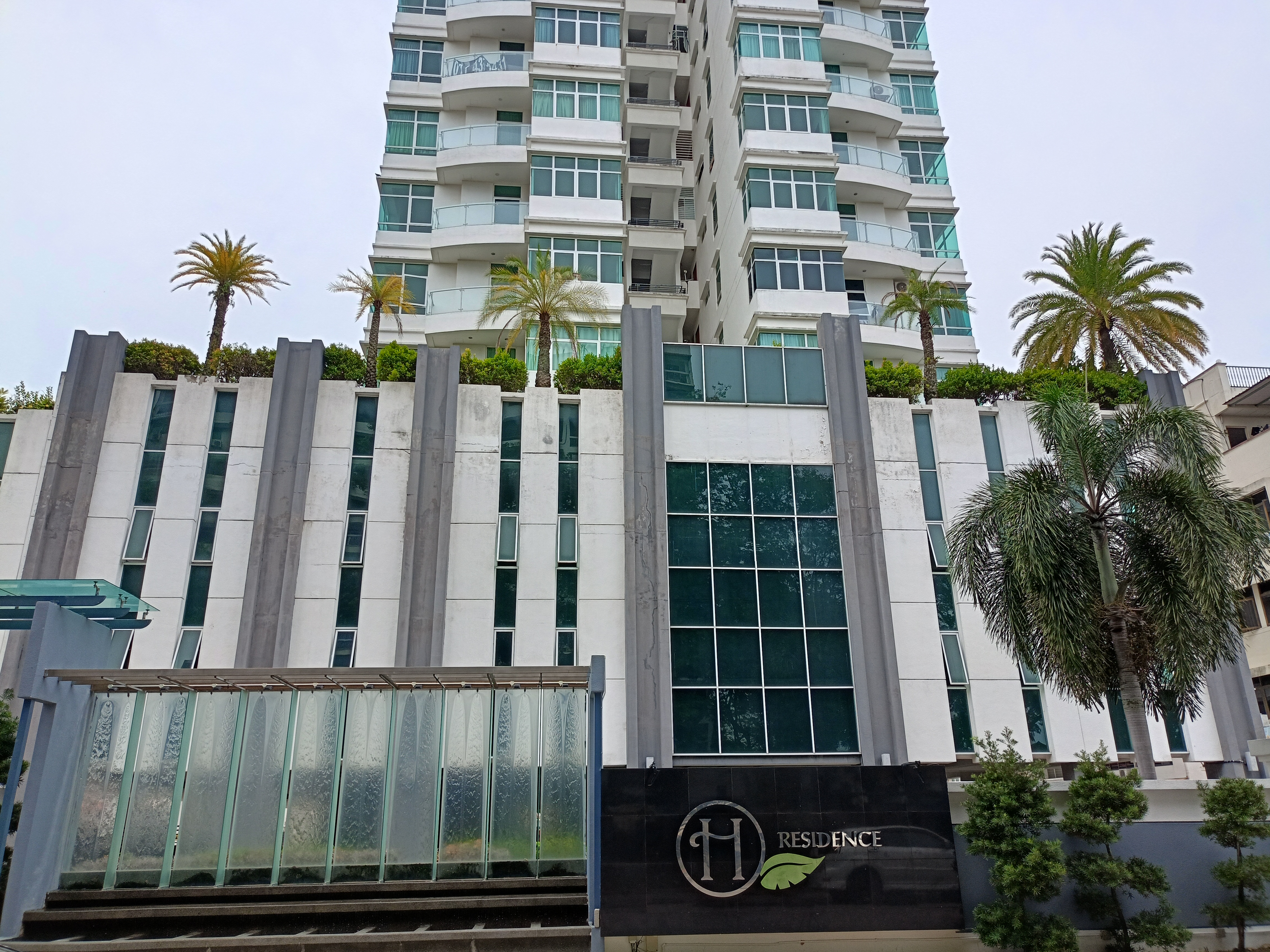 H Residence Luxury Condo with 2 carparks 5000sf morning sun balcony - Image 16