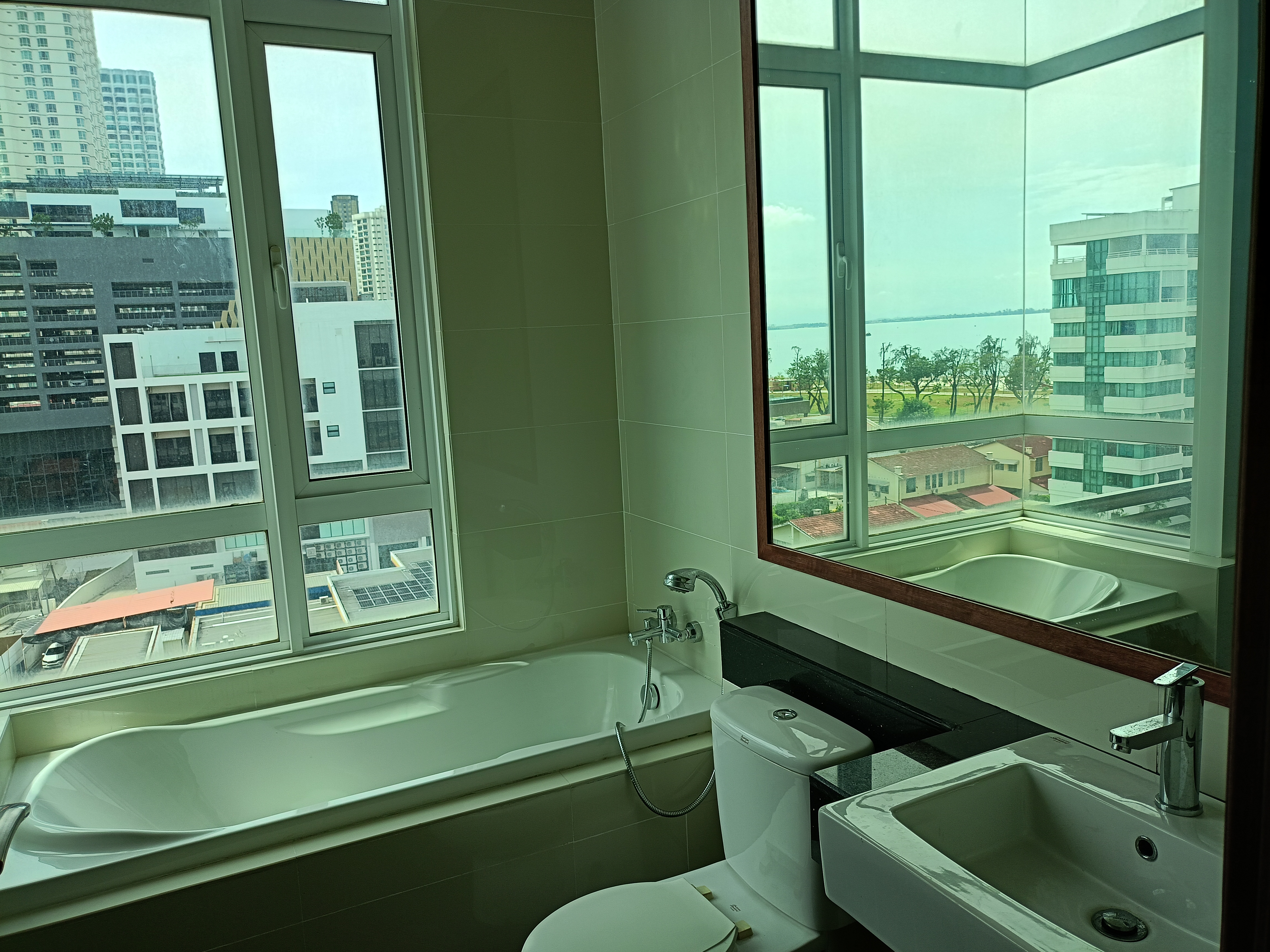 H Residence Luxury Condo with 2 carparks 5000sf morning sun balcony - Image 13