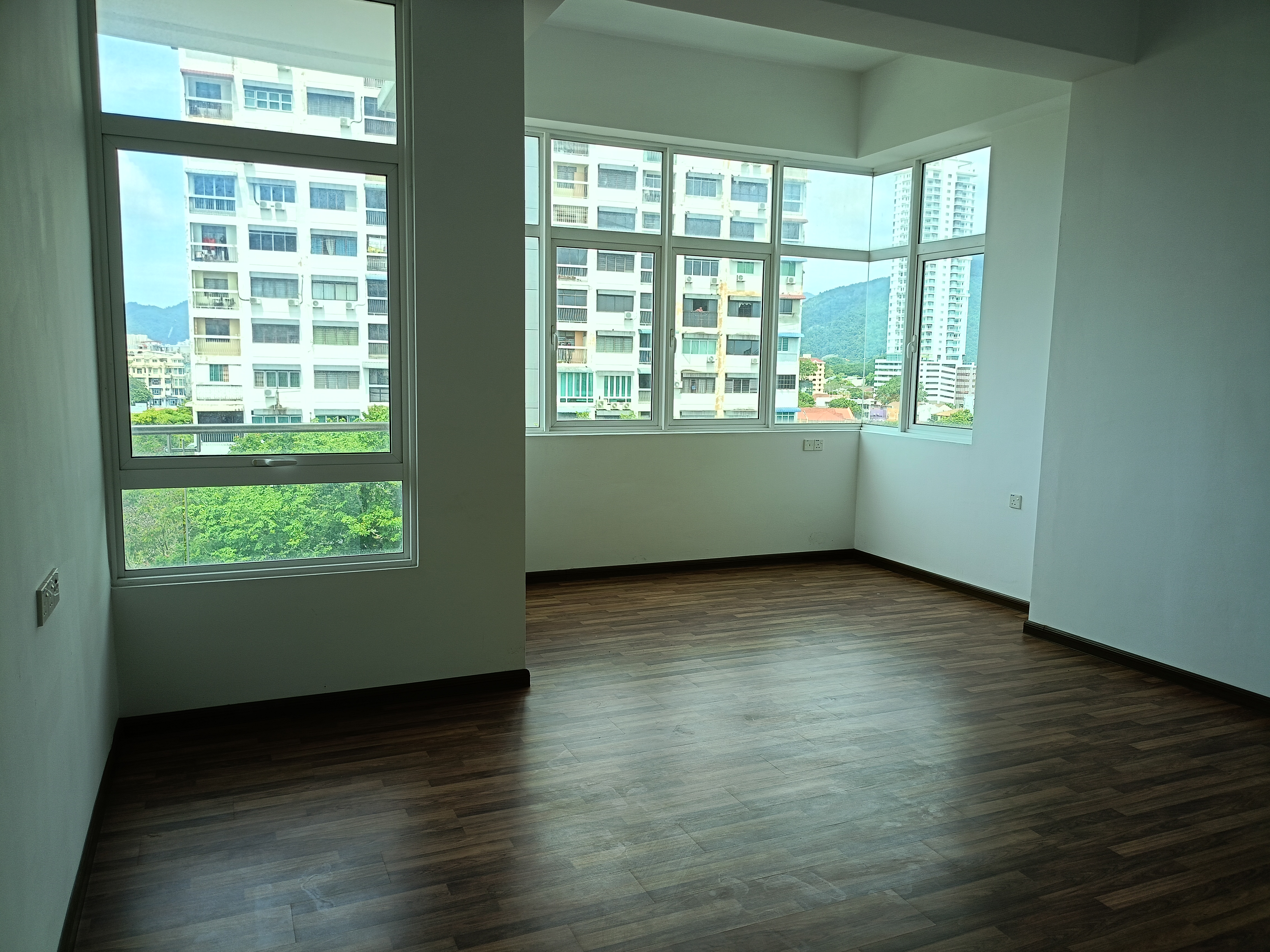 H Residence Luxury Condo with 2 carparks 5000sf morning sun balcony - Image 6