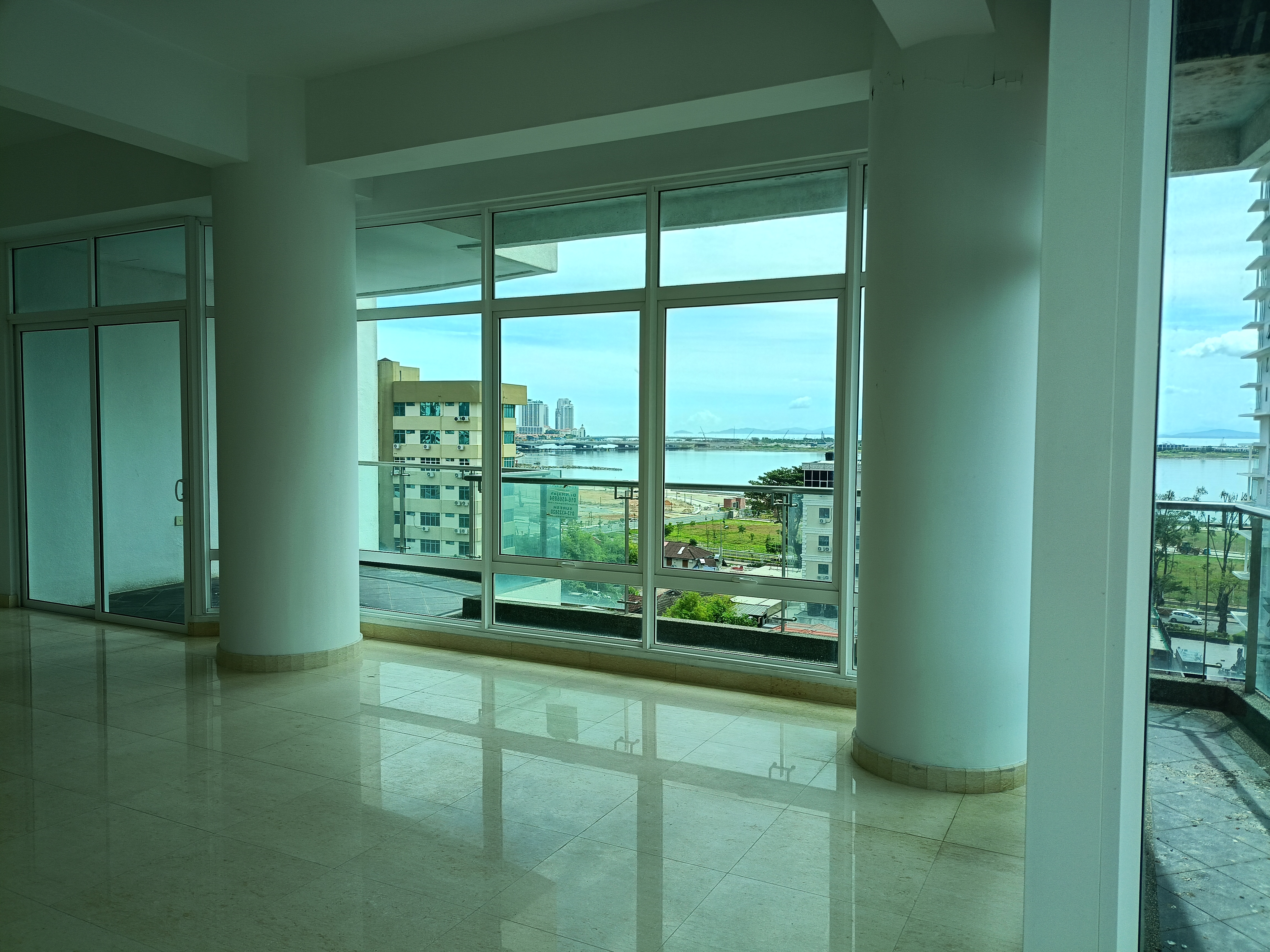 H Residence Luxury Condo with 2 carparks 5000sf morning sun balcony - Image 2