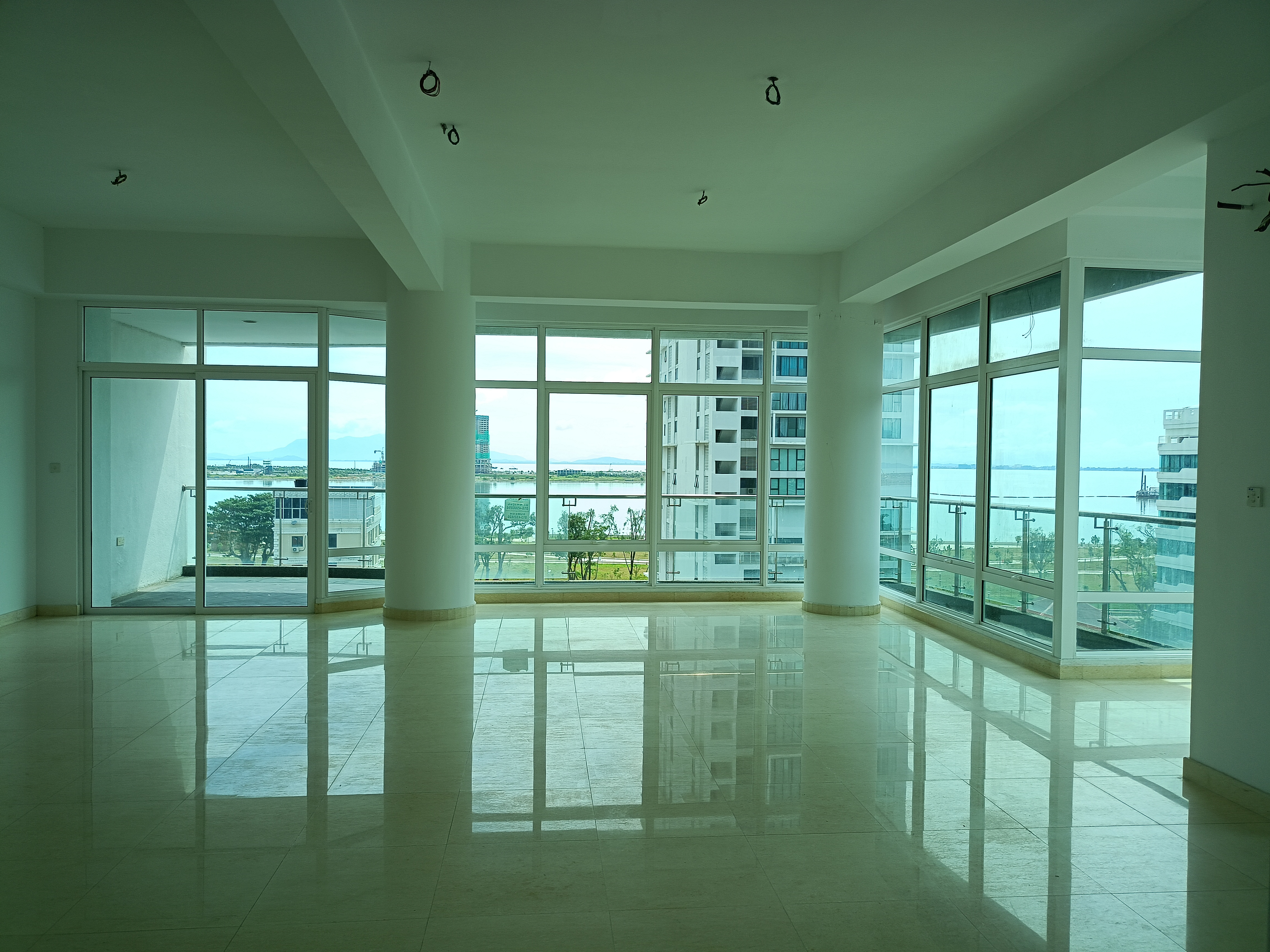 H Residence Luxury Condo with 2 carparks 5000sf morning sun balcony - Image 5