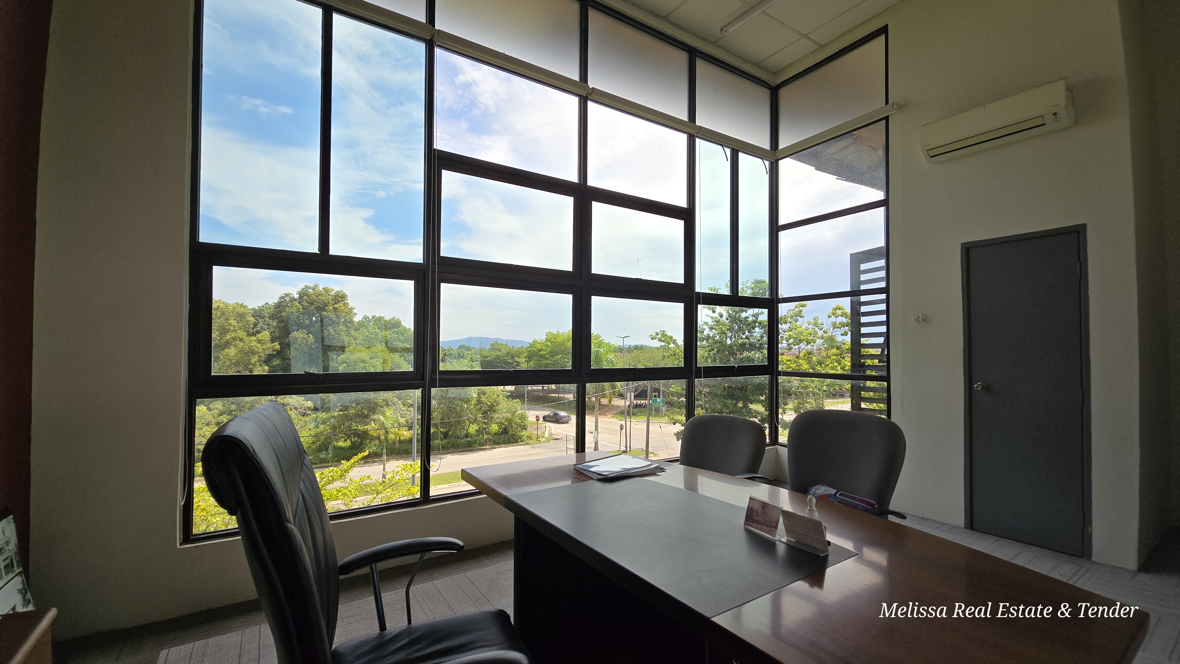 Renovated Office Lot Bandar Putra Nice View Partitioned Room - Image 6