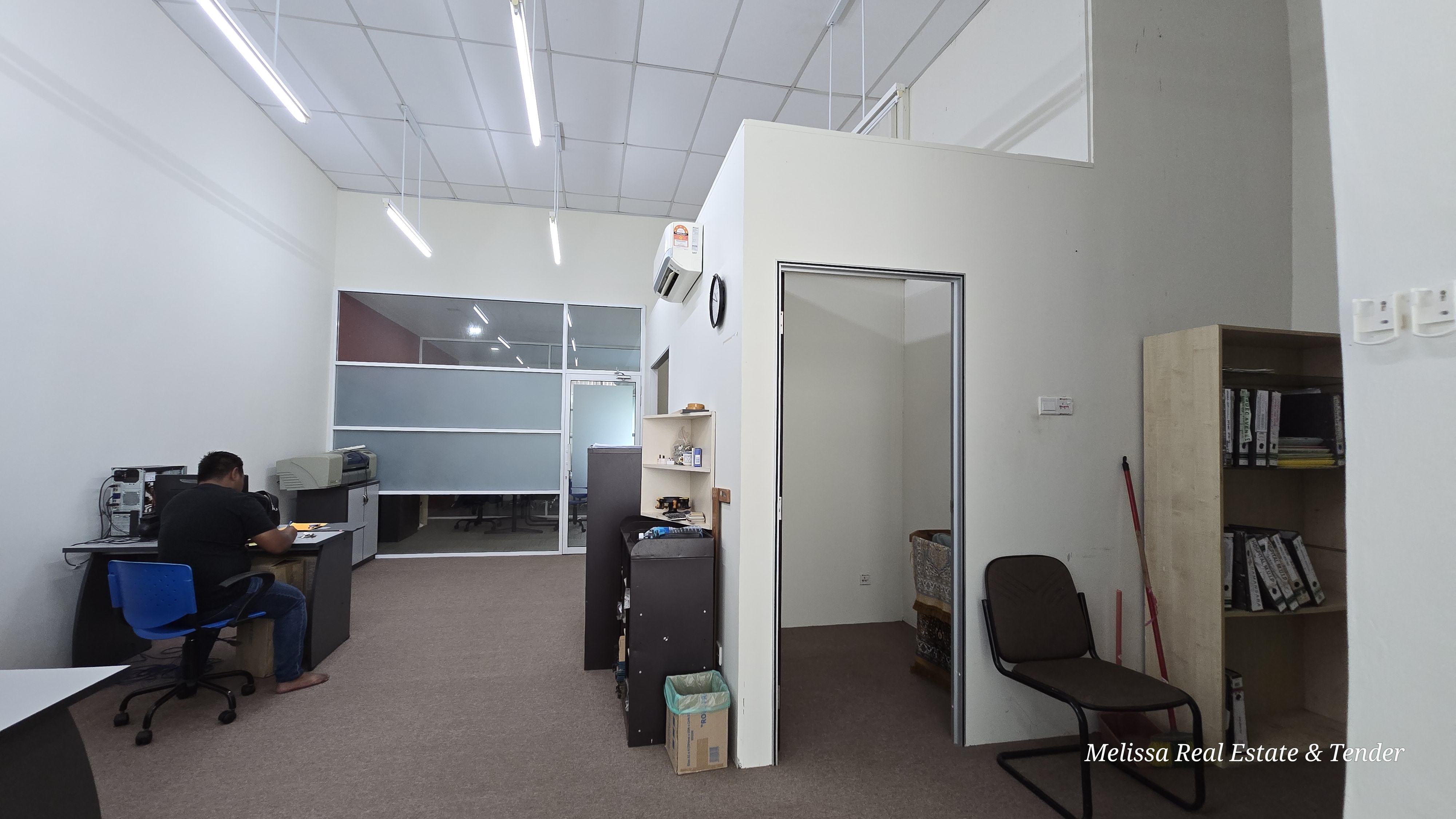 Renovated Office Lot Bandar Putra Nice View Partitioned Room - Image 4