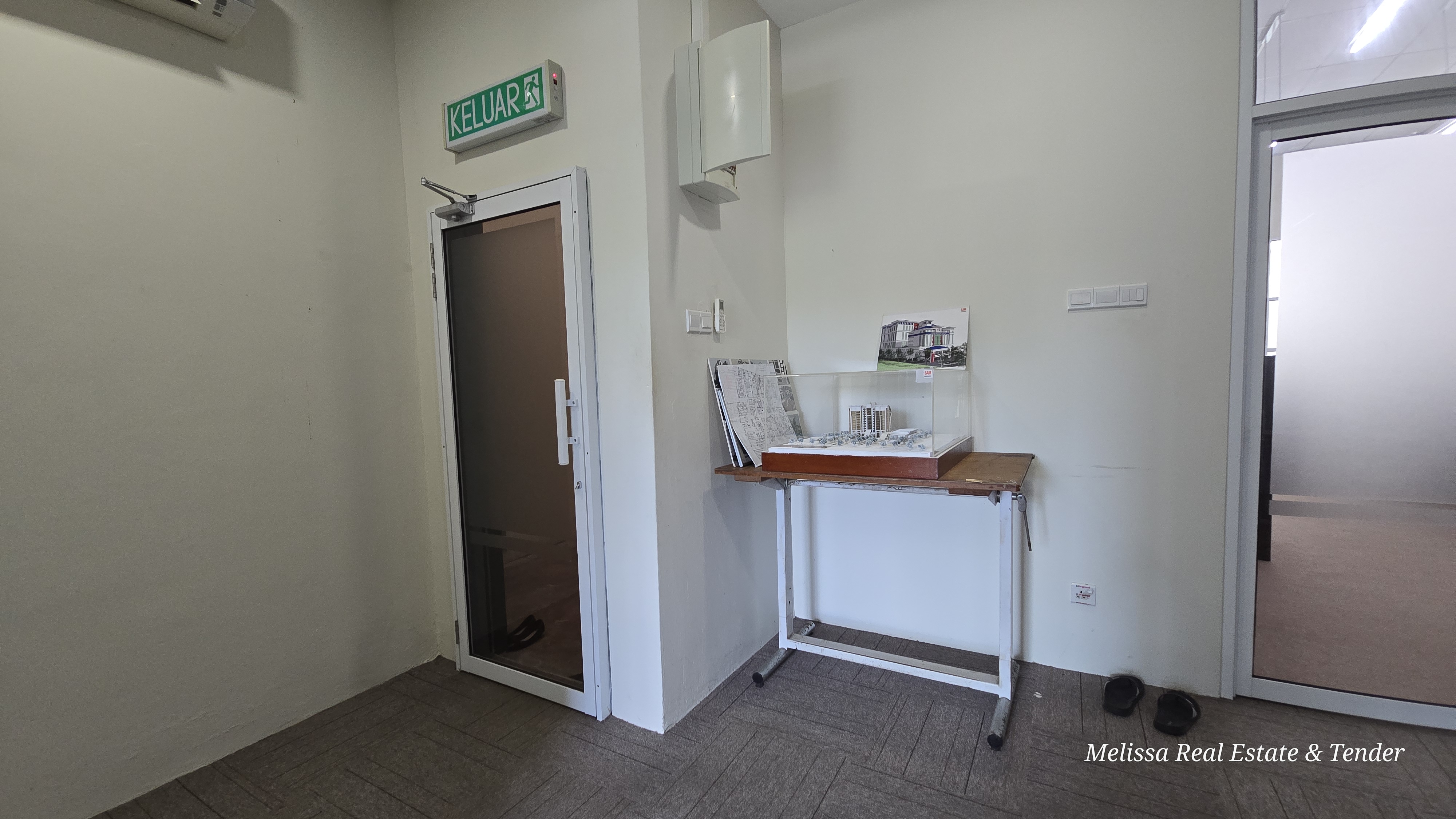 Renovated Office Lot Bandar Putra Nice View Partitioned Room - Image 8